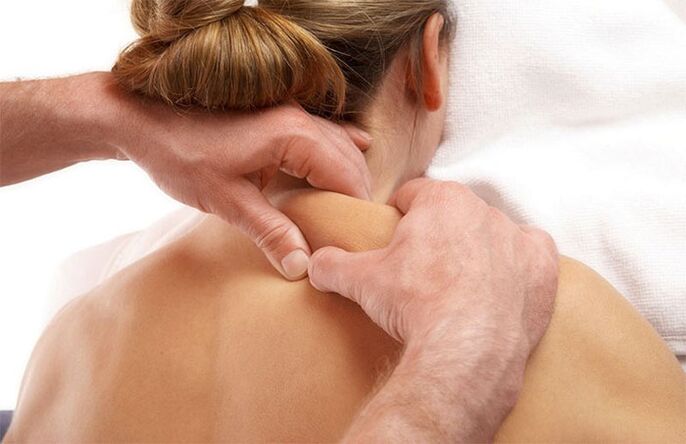 massaggio per trattare il dolore al collo